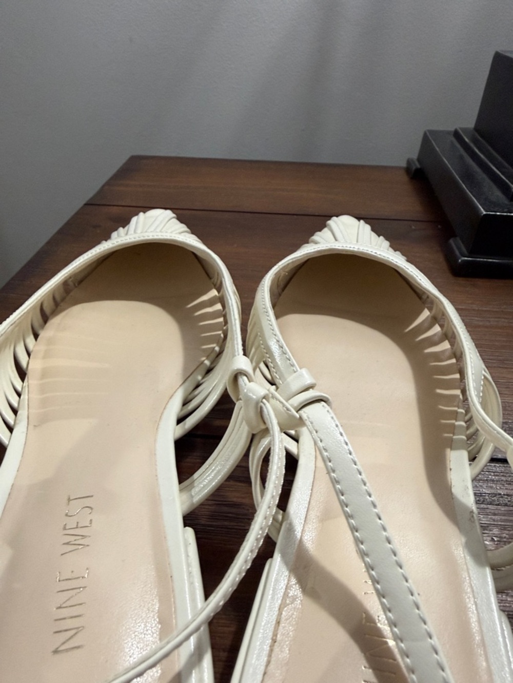 Nine West Cream Pointed Pleated Slingback Flats - size 7.5 - Picture 7 of 8